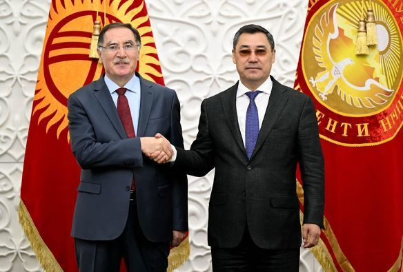 President of Kyrgyzstan Sadyr Japarov with the Chief Ombudsman of Turkey, Şeref Malkoç